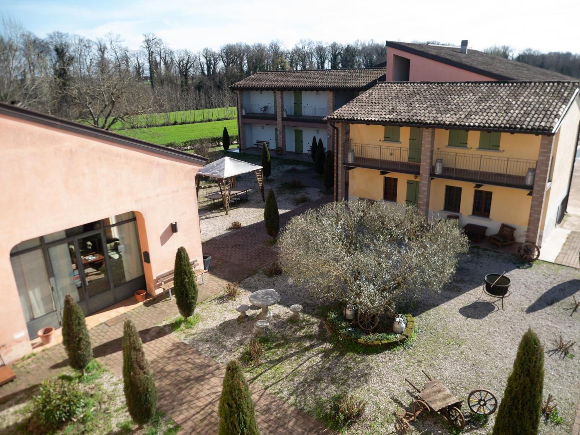 וולטה מנטובנה Agriturismo Borgo Del Mincio מראה חיצוני תמונה
